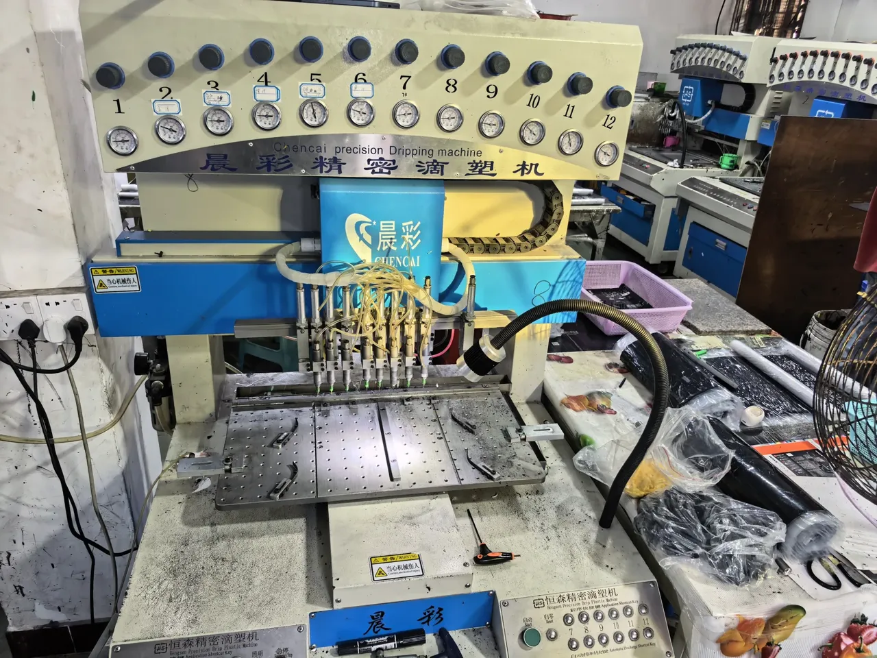 Multi-nozzle dispensing equipment in the supplied workshop photograph